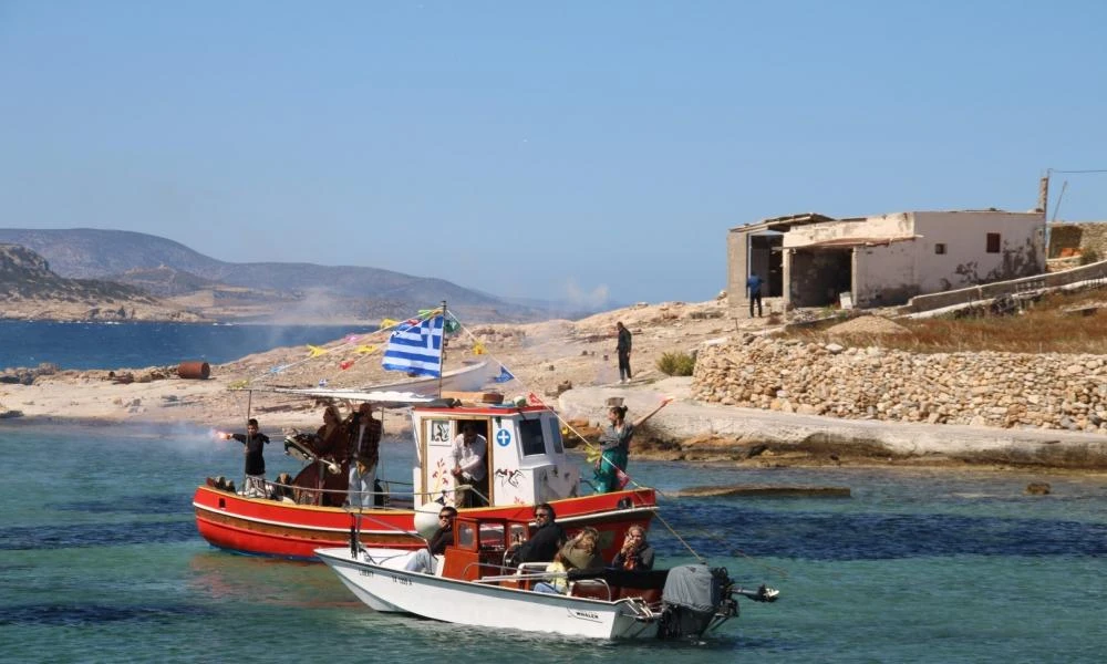 «Σείστηκε» το Κουφονήσι από τα βεγγαλικά στη γιορτή του Αγίου Γεωργίου